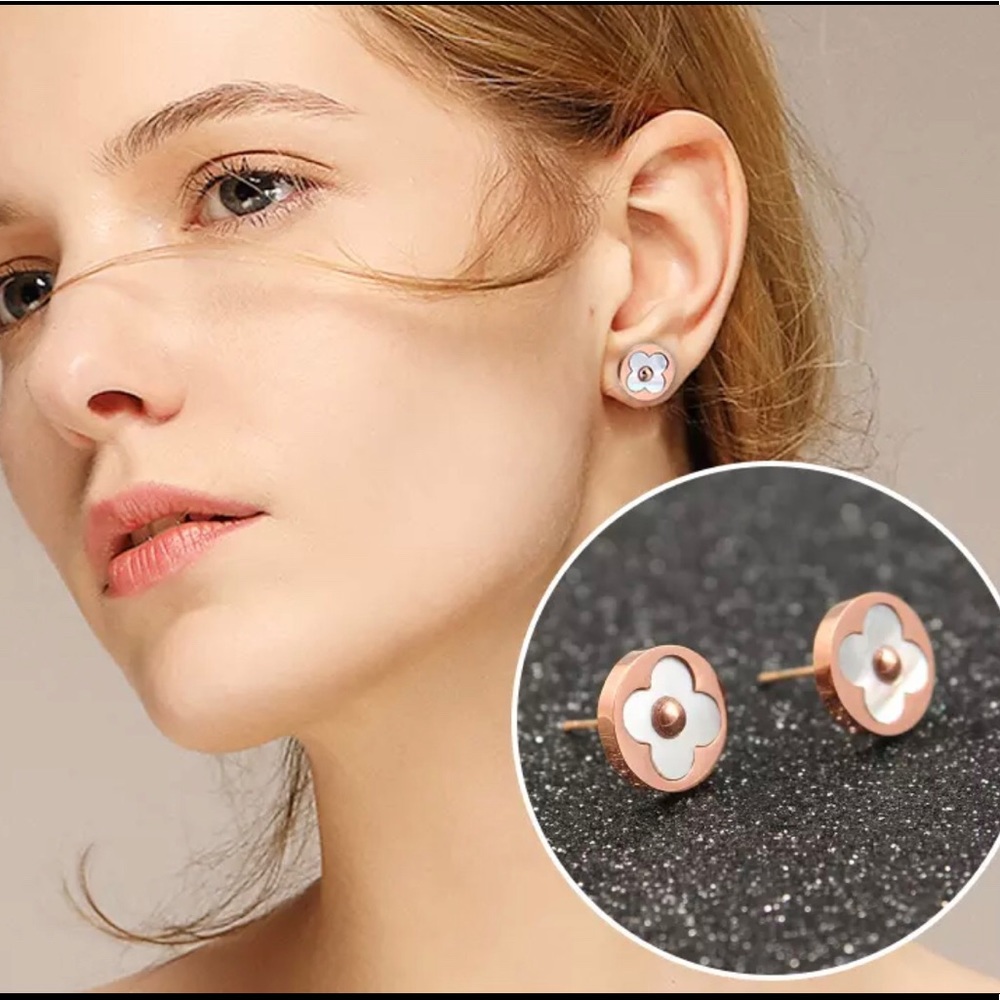 flower earrings rose gold